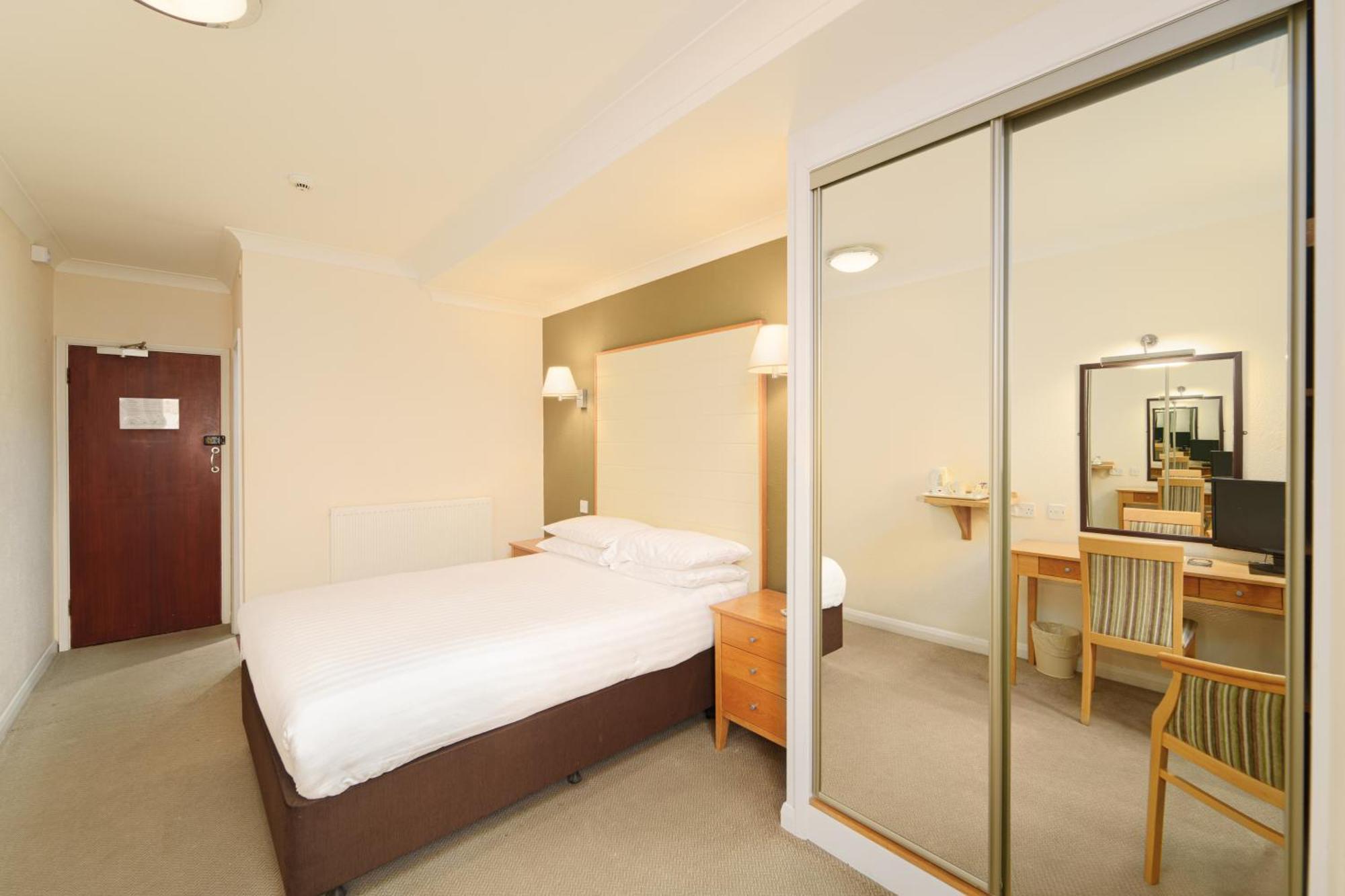 Trouville Hotel By Compass Hospitality Sandown Exterior foto