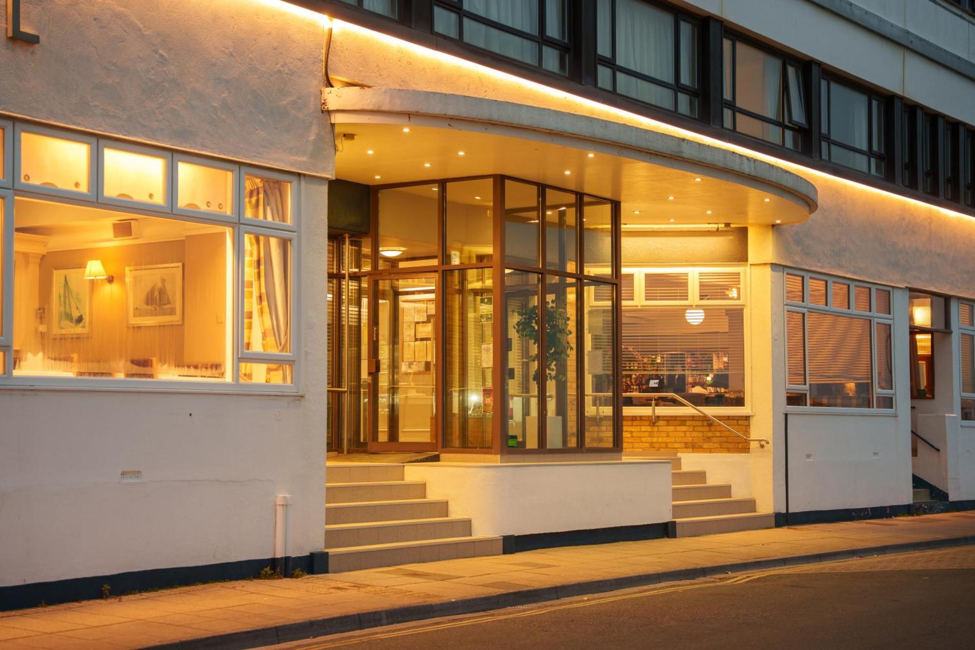 Trouville Hotel By Compass Hospitality Sandown Exterior foto