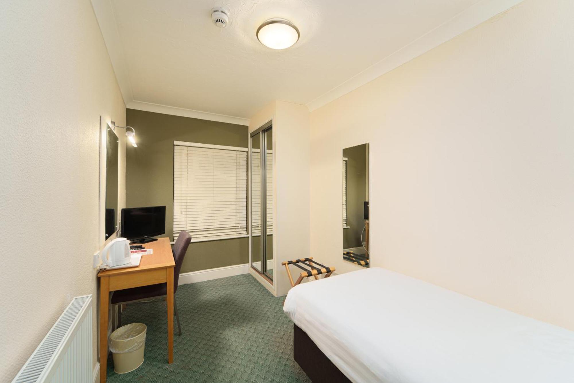 Trouville Hotel By Compass Hospitality Sandown Exterior foto
